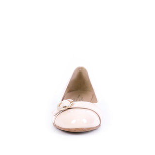 Brenda Zaro 漆皮鈕扣芭蕾鞋-粉膚色